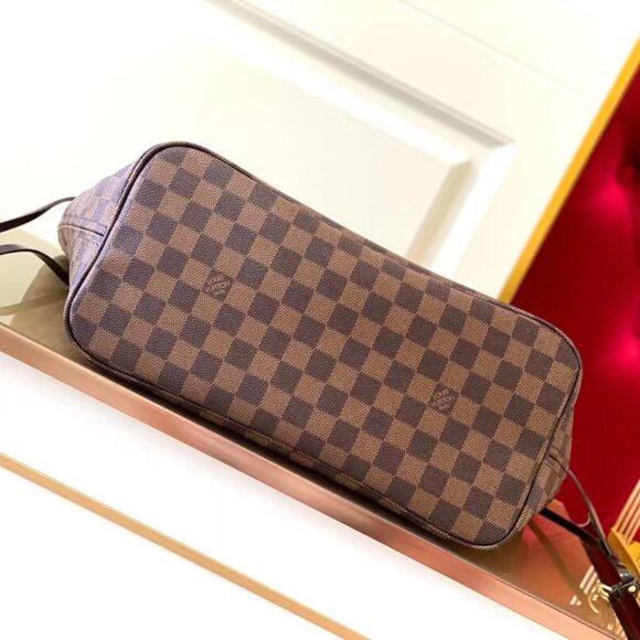 Louis Vuitton crossbody bags and handbags - Picture 3 of 8